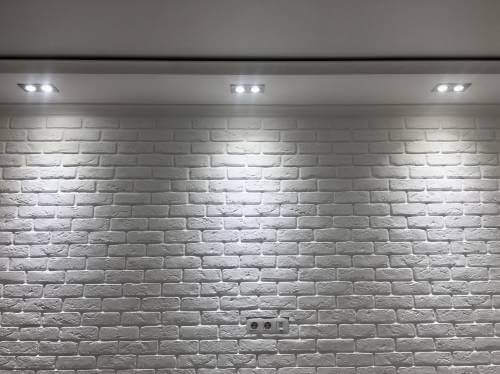 Установка точечных светильников-спотов